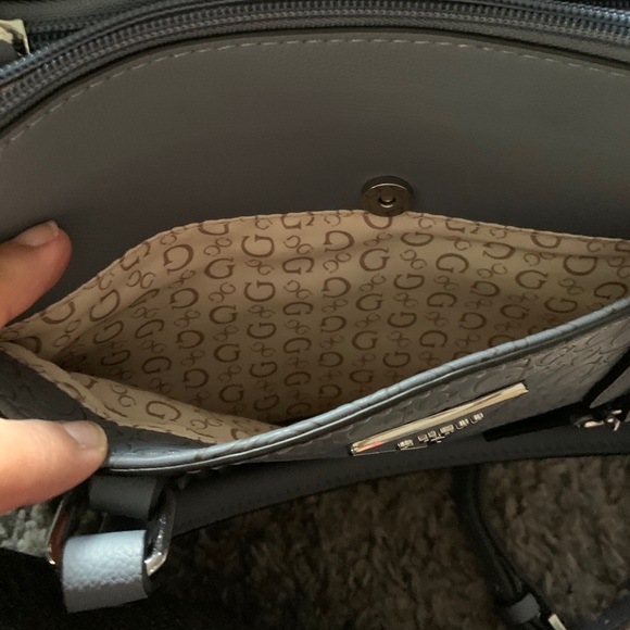 Guess Crossbody Purse - Picture 9 of 10